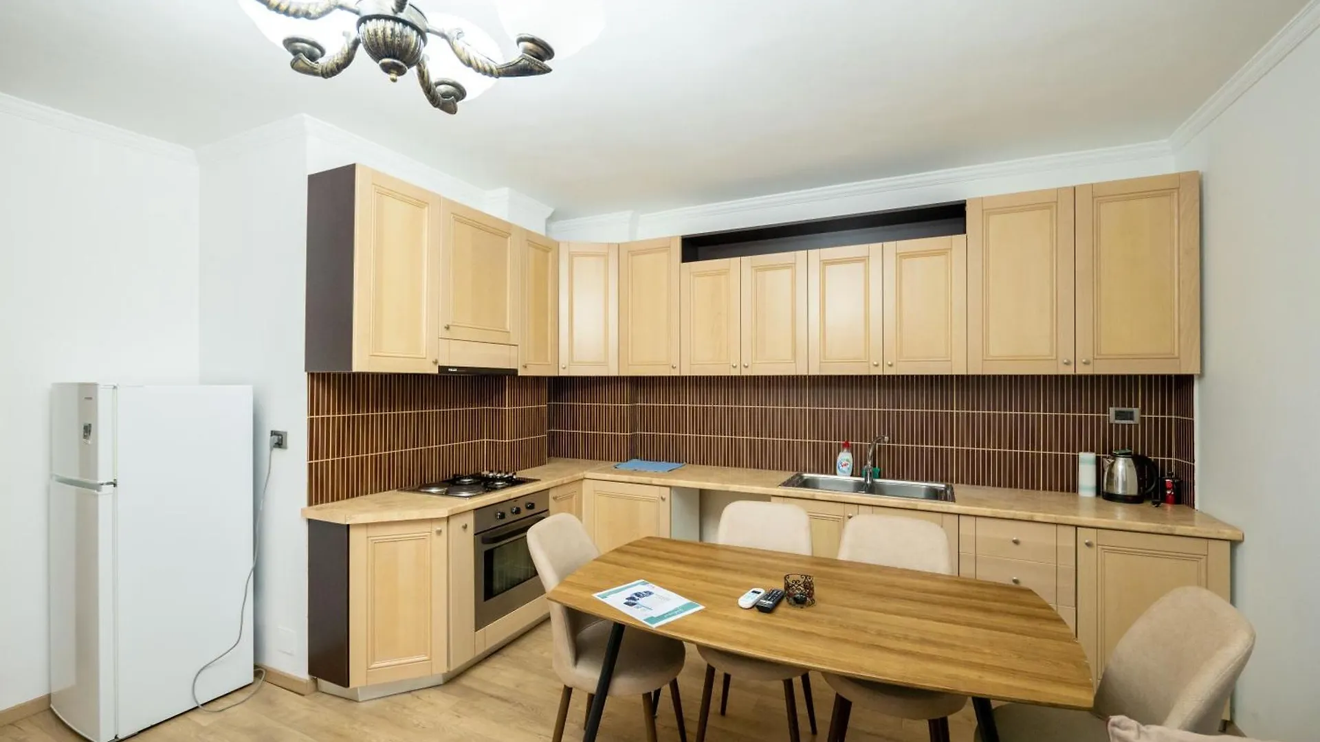 Tirent Apartment - Spacious 2-Bedroom Stay Near Liqeni I Thate Tirana