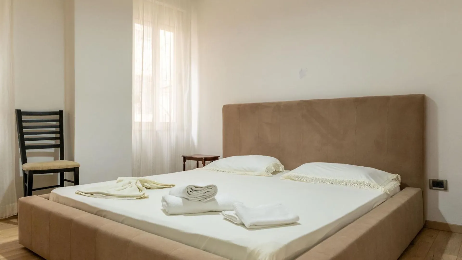 Tirent Apartment - Spacious 2-Bedroom Stay Near Liqeni I Thate Tirana