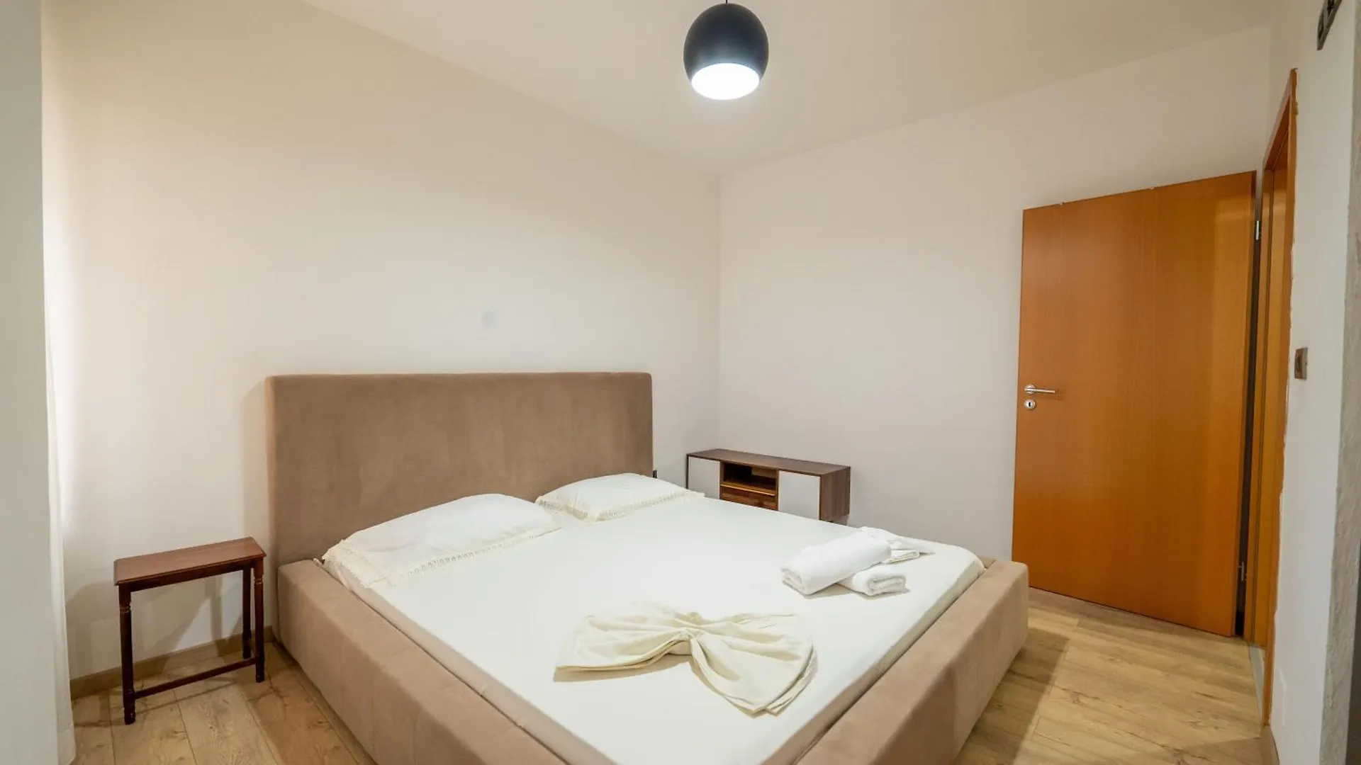 Tirent Apartment - Spacious 2-Bedroom Stay Near Liqeni I Thate Tirana
