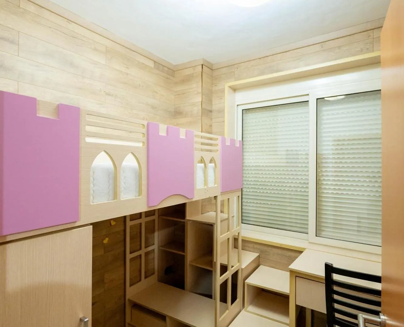 Tirent Apartment - Spacious 2-Bedroom Stay Near Liqeni I Thate Tirana 0*,  Albânia