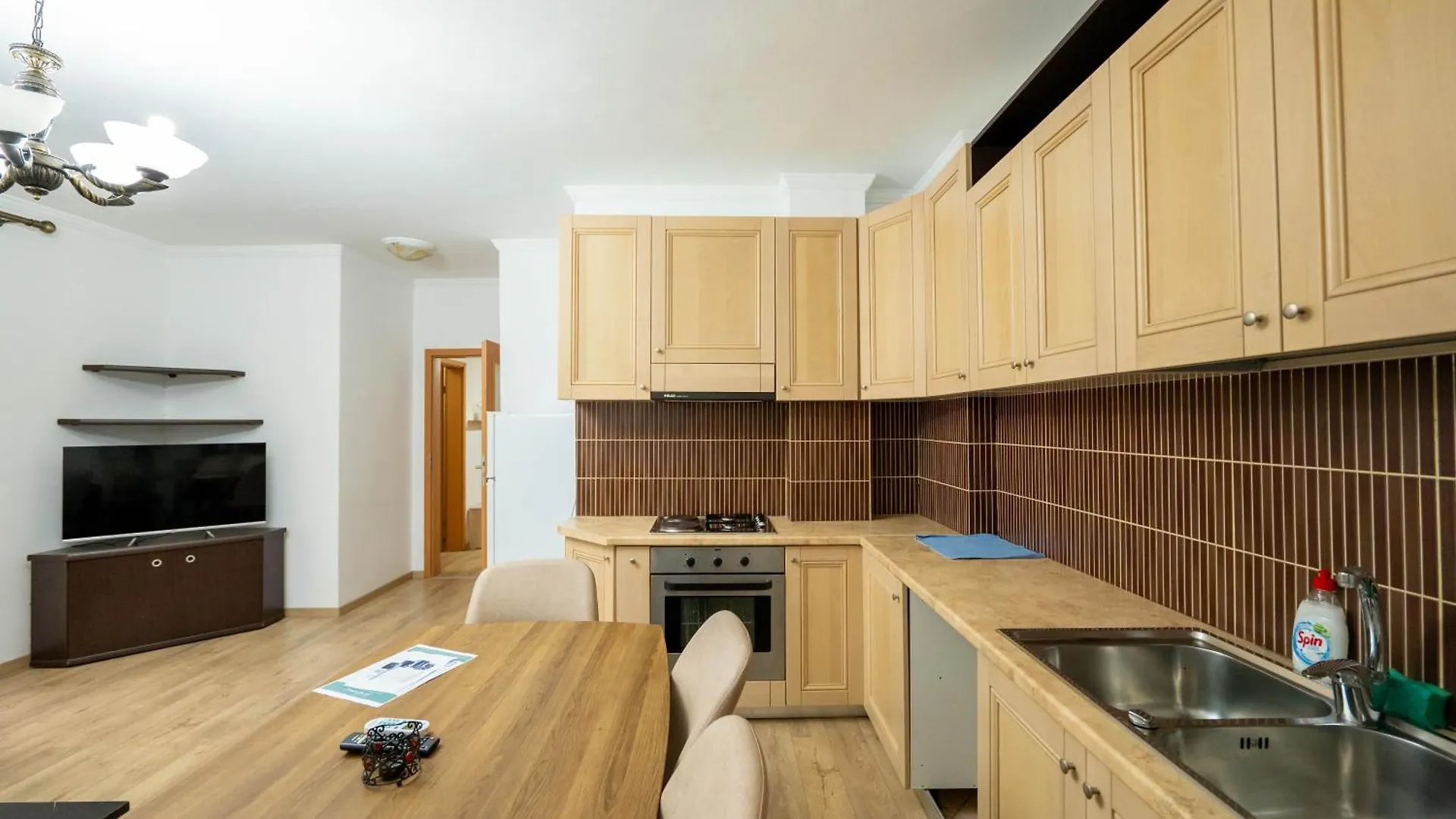 Tirent Apartment - Spacious 2-Bedroom Stay Near Liqeni I Thate Tirana