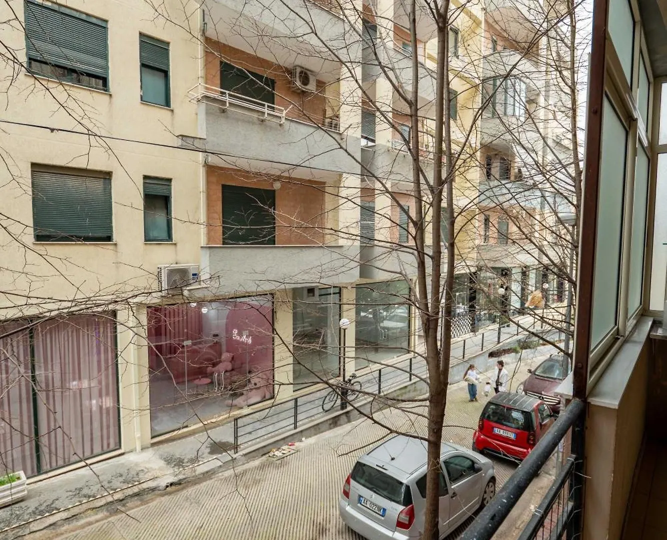 Tirent Apartment - Spacious 2-Bedroom Stay Near Liqeni I Thate Tirana